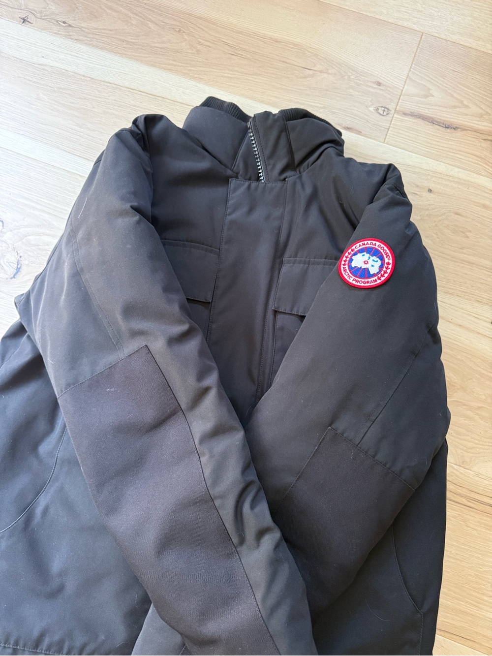 Canada Goose Black Men's Puffer Jacket - Picture 2 of 4